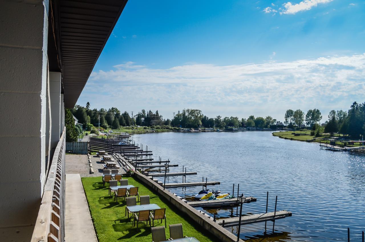 Kit Wat Motel & Marina Собл-Біч Екстер'єр фото